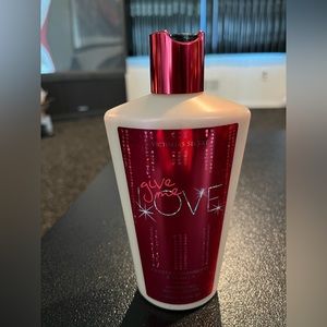 Victoria’s Secret fantasies, give me love frosted cranberry and vanilla